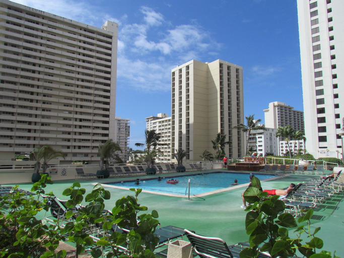 Waikiki Banyan - Walk to the Beach, Honolulu