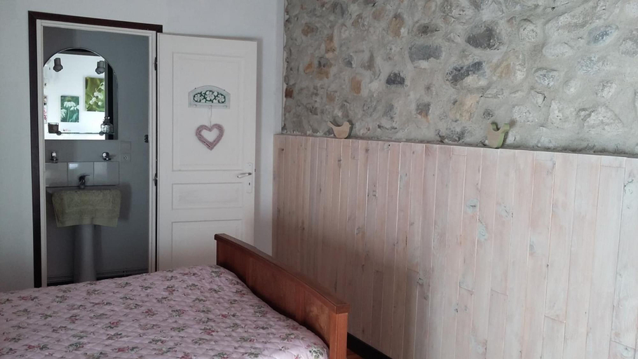 Bedroom 3, L'Envolée, Aude