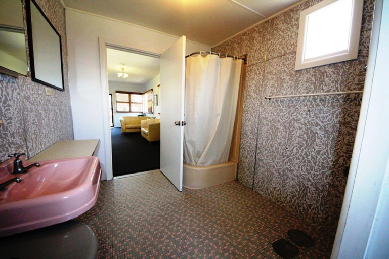 Bathroom, Bonnydoon at Hat Head, Kempsey