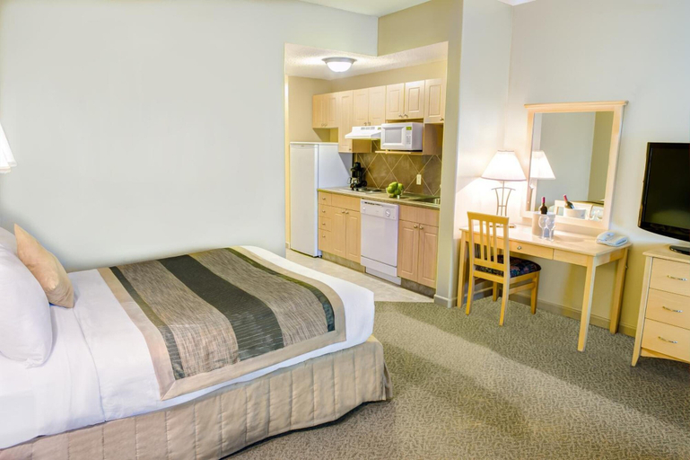 Bedroom 4, Clearwater Suite Hotel, Division No. 16