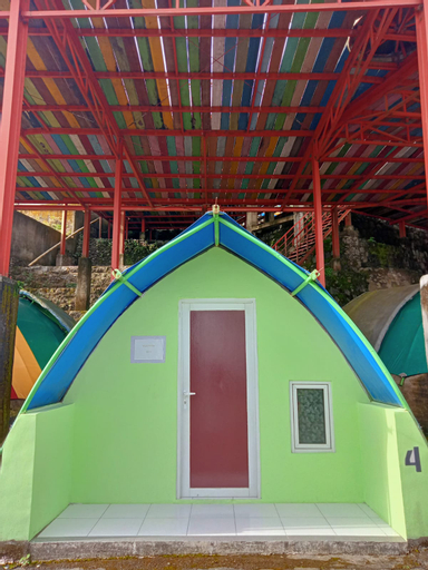 Exterior & Views 1