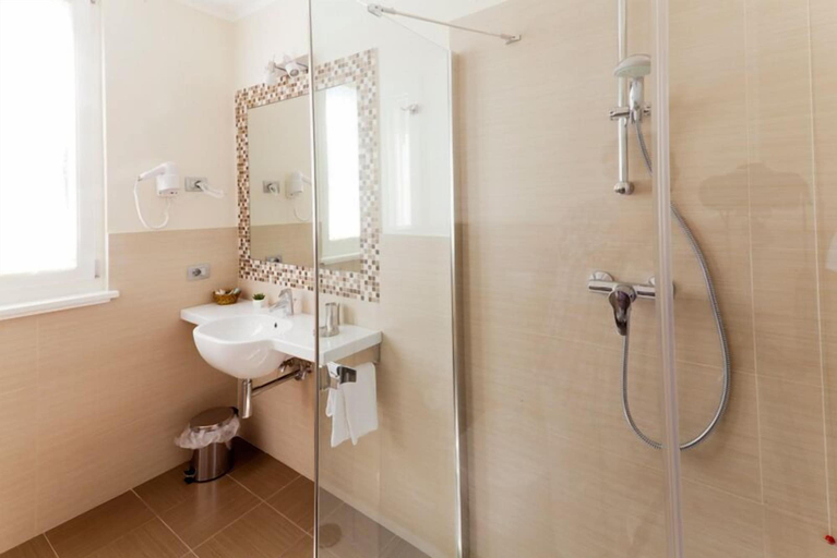 Bathroom 5, Villa Pepoli, Rovigo