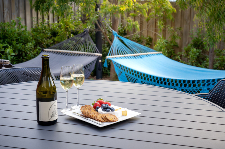 Food & Drinks, 160 Steps from Yallingup Beach, Busselton