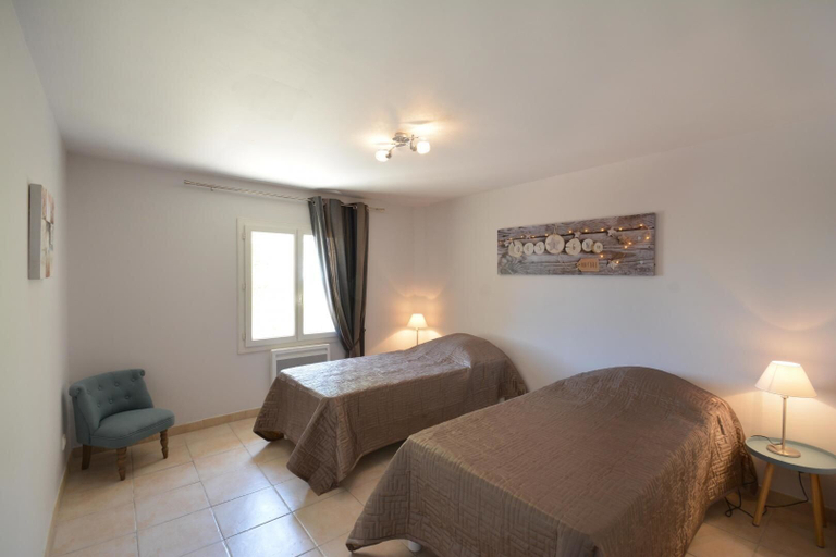 Bedroom 2, Cabernet by Gîtes de France, Bouches-du-Rhône