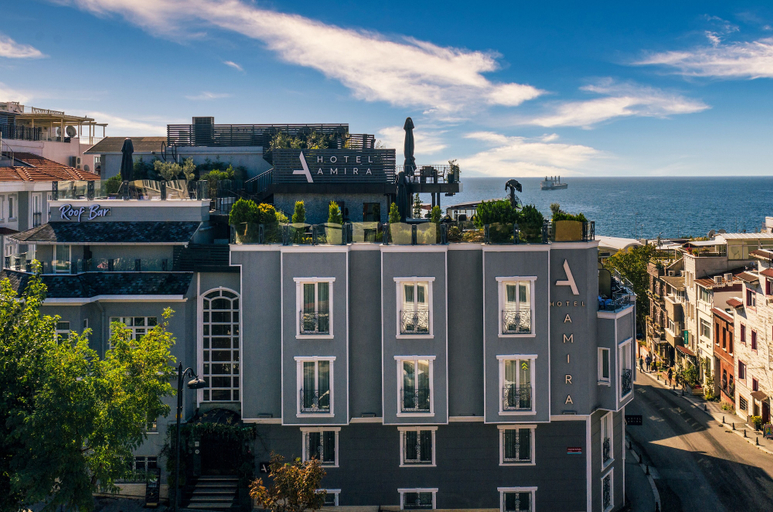 Exterior & Views
