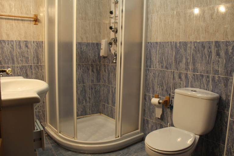Bathroom 4, Apartamentos Los Gemelos, Lugo