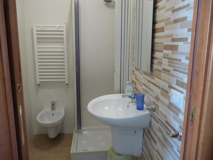 Bathroom 5, Le Due Nicchie, Matera
