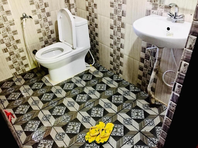 Bathroom 3, Safari Wildlife Lodge & Camp, Narayani