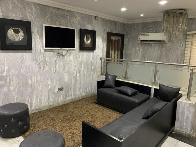 Others 5, Islanders Lounge and Hotel, Kosofe