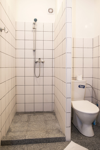 Bathroom 4, Le Petit, Bratislava I