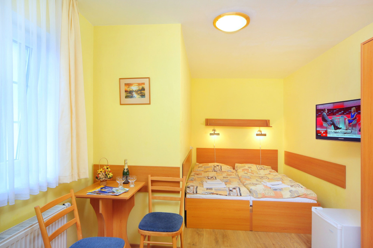 Bedroom 2, Pension Alba, Trutnov