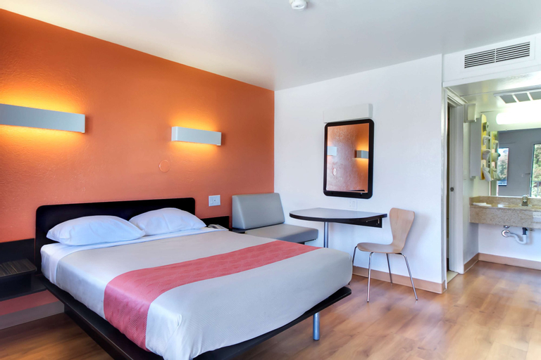Bedroom 3, Motel 6 Capitol Heights, MD - Washington, Prince George's