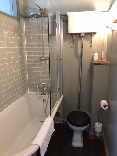 Bathroom 5, Black Horse, West Sussex