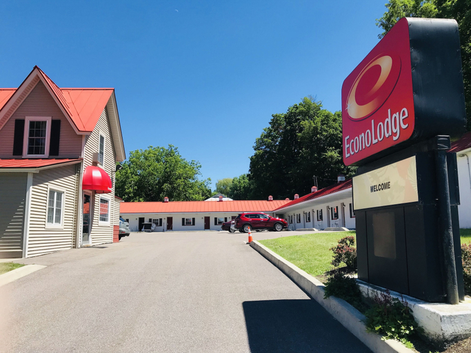 Exterior & Views 2, Econo Lodge Saint Albans, Franklin