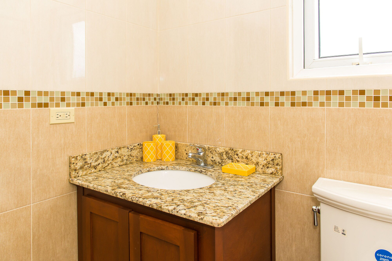 Bathroom 4, The US Embassy Luxury Apartment