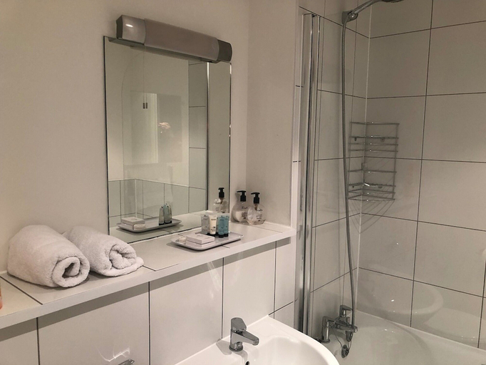 Bathroom 3, Toothbrush Apartments - Ipswich Quayside, Suffolk