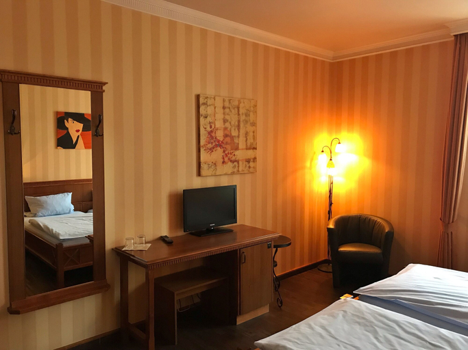 Bedroom 3, Hotel-Restaurant Meistertrunk, Herne