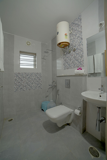Bathroom 3, SM Royal Suites, Bangalore