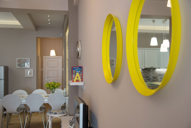 Food & Drinks, The North Tower Apartment, Stolichna