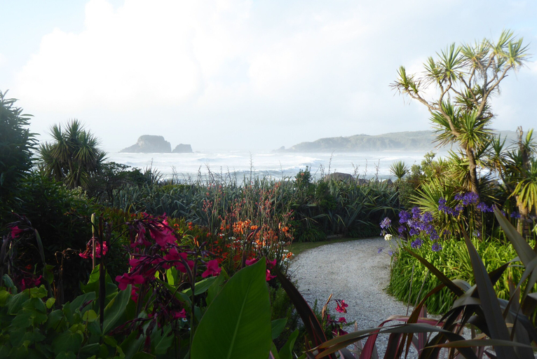 Others 5, The Bay House Beachfront Accommodation, Buller