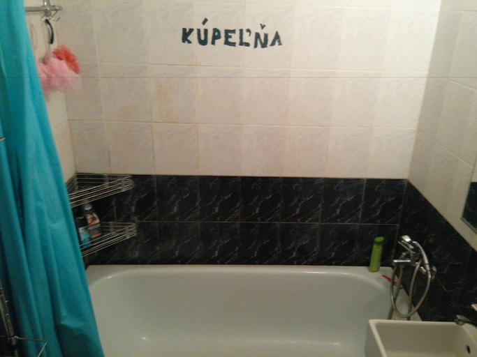 Bathroom 3, Crystal Circle, Bratislava II