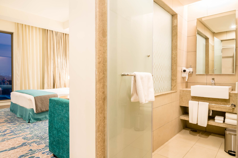 Bathroom 4, Holiday Inn Express KOLKATA AIRPORT by IHG, North 24 Parganas