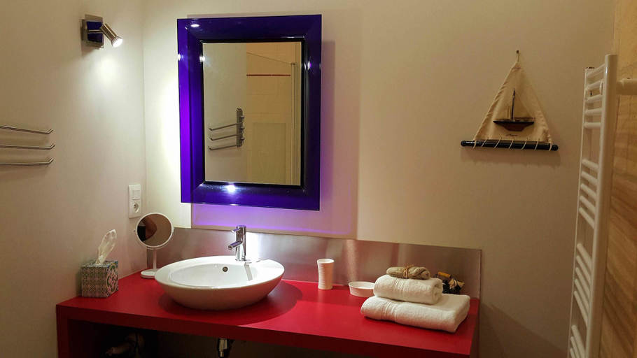 Bathroom 5, L'escale de Bel Air, Gironde