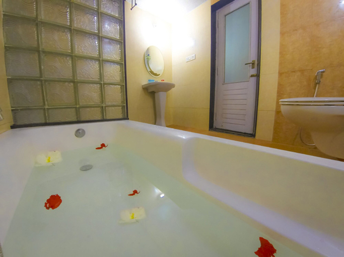 Bathroom 5, Matthuga, Shimoga