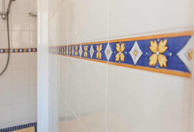 Bathroom 3, Artemisia, Ragusa