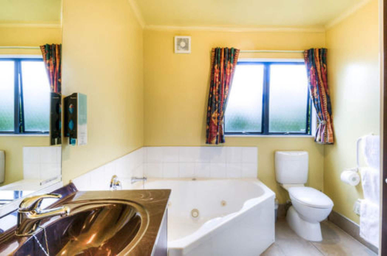 Bathroom 4, Claremonte Motor Lodge, Hastings city