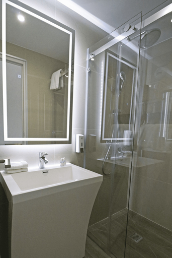 Bathroom 4, Hotel Napoléon, Alpes-Maritimes