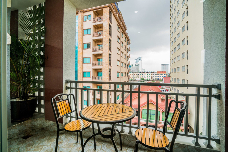 Exterior & Views 8