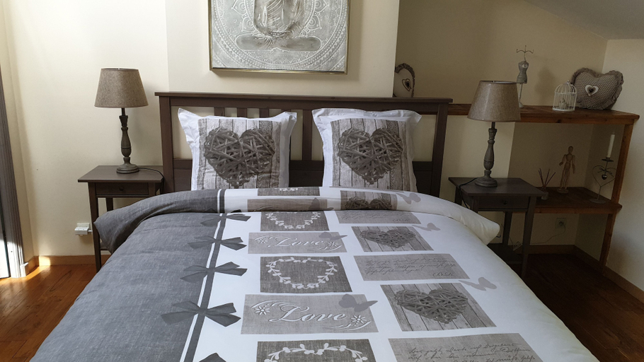 Bedroom 5, Château Puygrenier, Dordogne