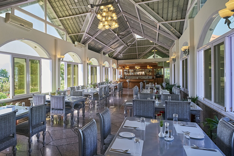 Food & Drinks 4, Club Mahindra Kandaghat, Solan