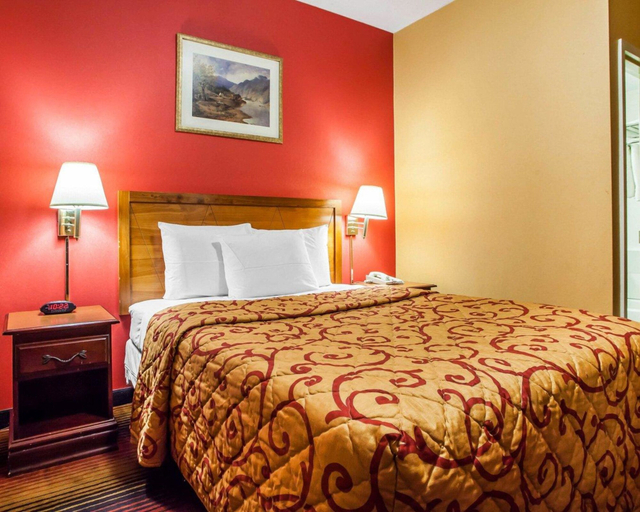 Bedroom 3, Rodeway Inn Jersey City North, Jersey City