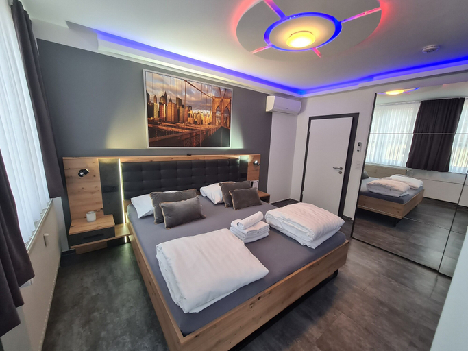 Bedroom 3, Pension Zwei A, Leverkusen
