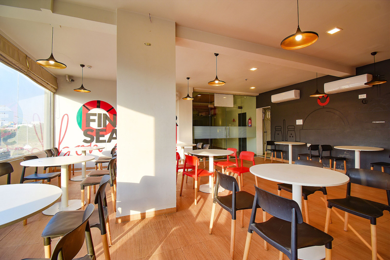 Food & Drinks 3, Fabhotel Manomay Homes, Nagpur