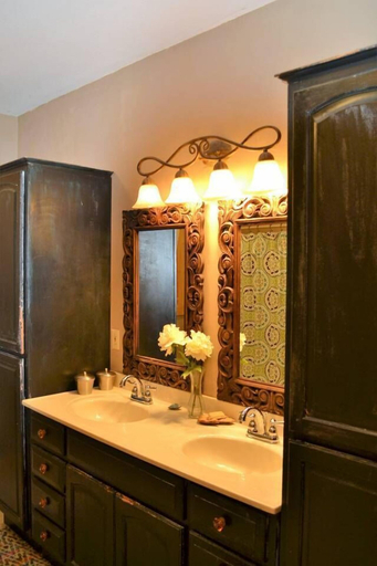 Bathroom 3, Comfortable Mountain Home near Everything yet Private, Henderson