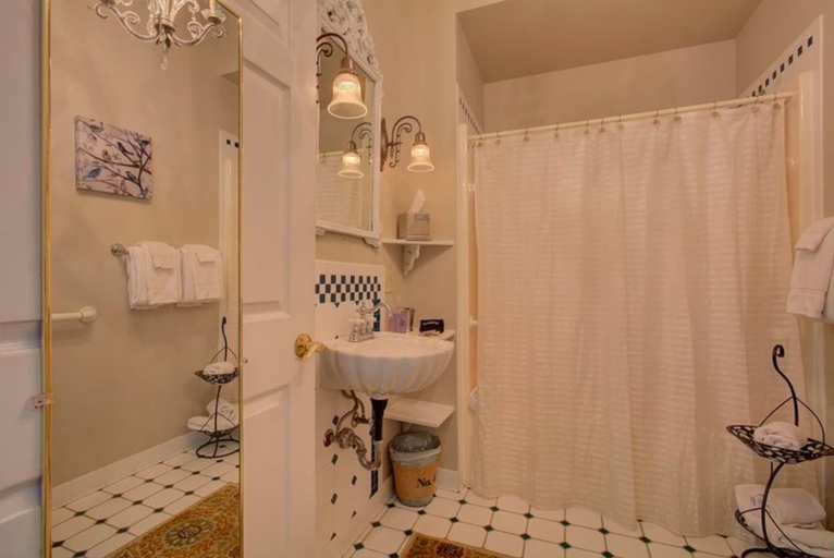 Bathroom 3, The Inn at Ocean Springs, Jackson