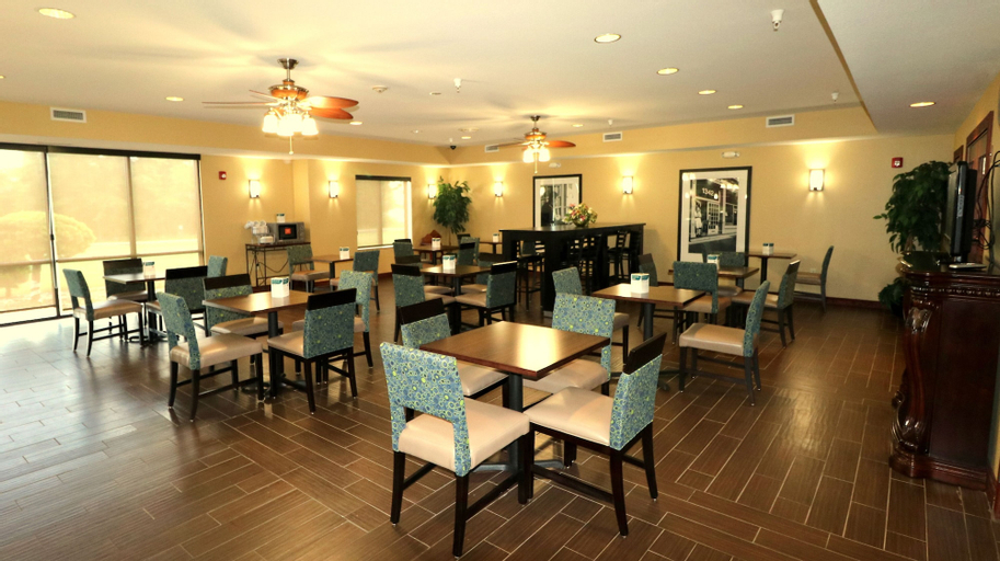 Food & Drinks 5, Comfort Suites Bloomington I-55 and I-74, McLean