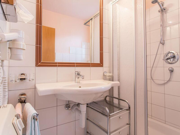 Bathroom 3, Landhotel Jäger, Innsbruck Land