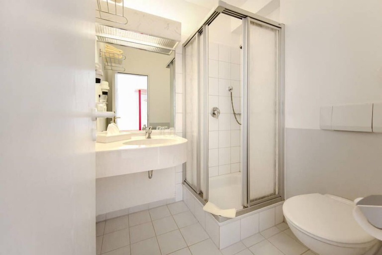 Bathroom 4, Hotel Montana Diemelstadt, Waldeck-Frankenberg