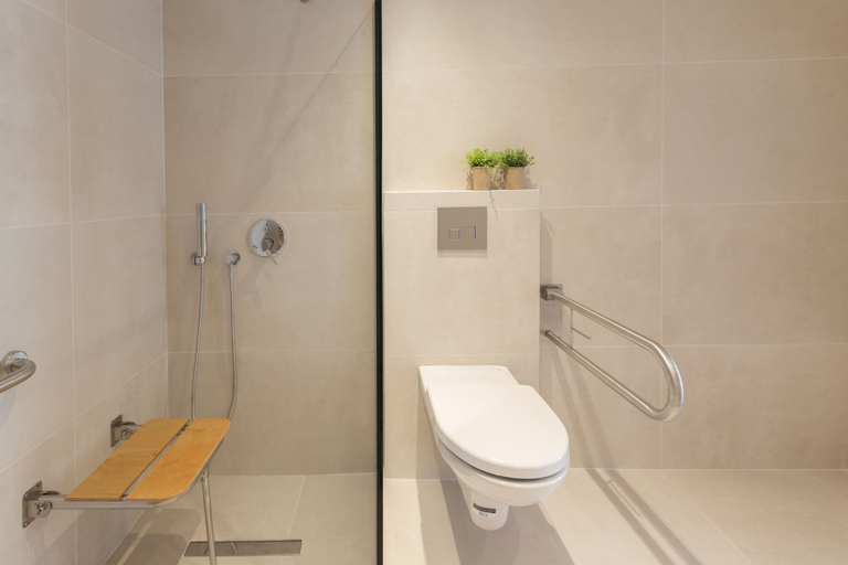 Bathroom 3, Calmare, Crete