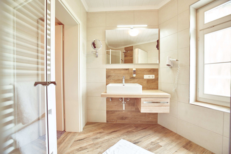 Bathroom 5, Das Landhotel Am Trätzhof, Fulda