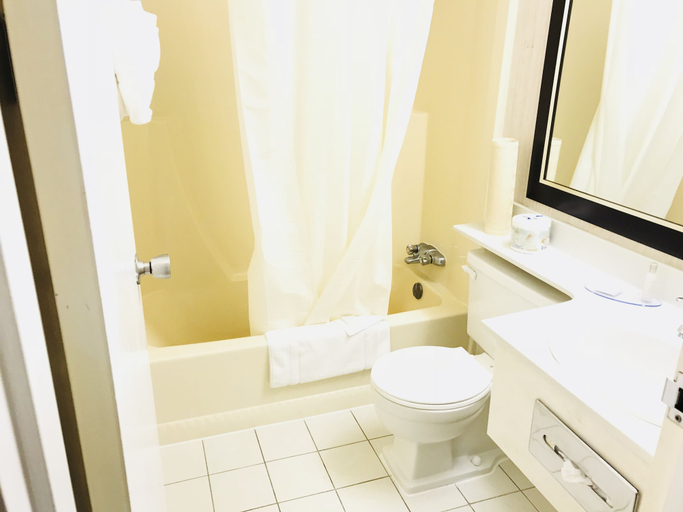 Bathroom 4, BA Hotel, Division No. 8