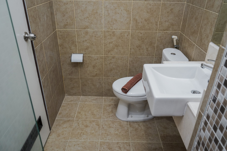 Bathroom 5, Best Choice Studio Room (No Kitchen) at Great Western Apartment By Travelio, Tangerang