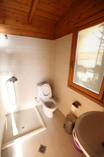 Bathroom 3, Bunec Beach Resort, Sarandës