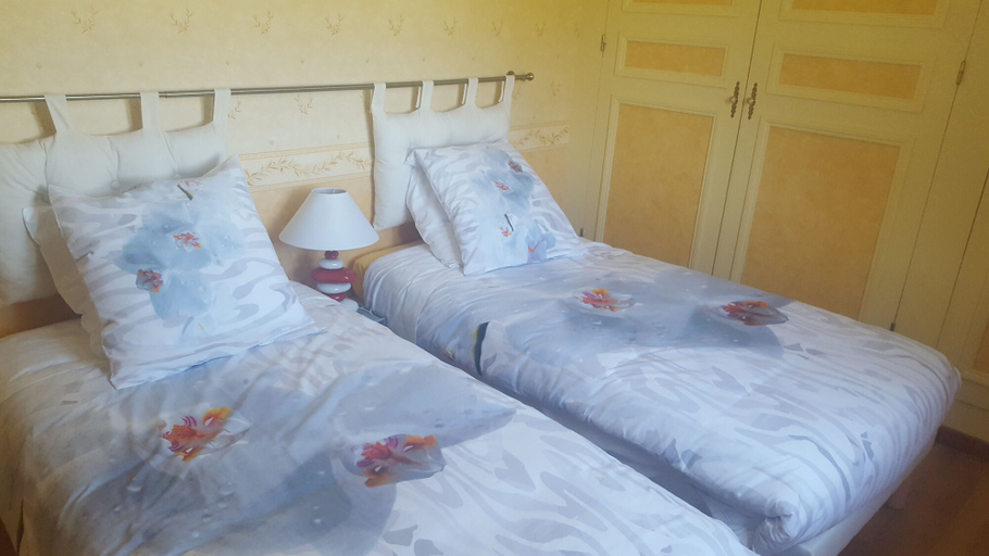 Bedroom 3, Camden House and Castle, Orne