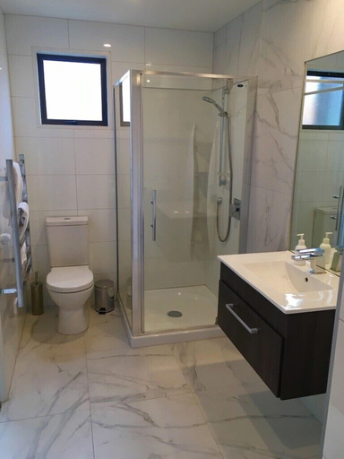 Bathroom 4, Rusted Charm, Queenstown-Lakes