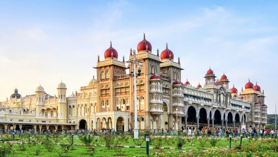 Exterior & Views 2, Hotel Golden Castle, Mysore